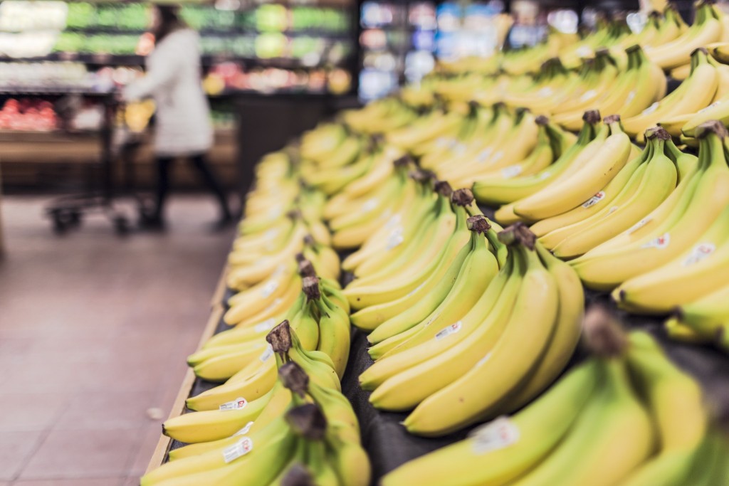 bananen in de supermarkt, gezond fruit